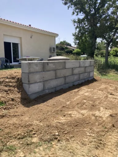Mur de soutènement en blocs béton type LEGO à Saint-Grégoire, Albi, Martins Terrassement
